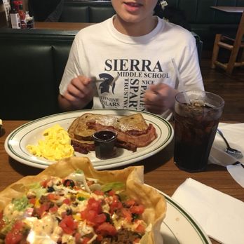 Lumberjacks Restaurant - Banana nut French toast - American Near Me - Stockton, California Lumberjacks Restaurant - Banana nut French toast - American Near Me - Stockton, California