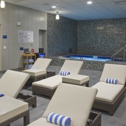 Villa Sport Athletic Club - Roseville - Dedicated Men's and Women's Whirlpool Lounge with whirlpool, steam room and sauna.