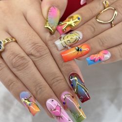 Spotlight Lashes & Nails