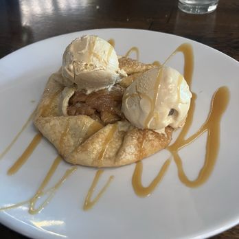 Trezeros Kitchen + Tap - Apple tart with Carmel ice cream - Cocktail Bars Near Me - Mount Prospect, Illinois Trezeros Kitchen + Tap - Apple tart with Carmel ice cream - Cocktail Bars Near Me - Mount Prospect, Illinois