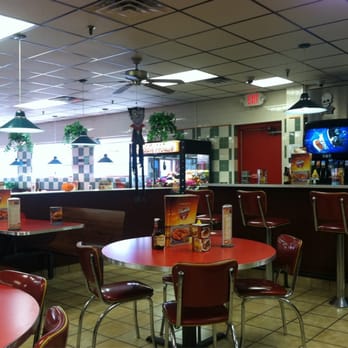Huddle House - the inside of a restaurant - Breakfast & Brunch Near Me - Emporia, Virginia Huddle House - the inside of a restaurant - Breakfast & Brunch Near Me - Emporia, Virginia