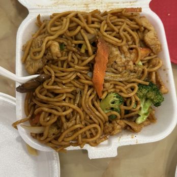 Sky China - Lo mein with chicken - Chinese Near Me - Carolina, Puerto Rico Sky China - Lo mein with chicken - Chinese Near Me - Carolina, Puerto Rico