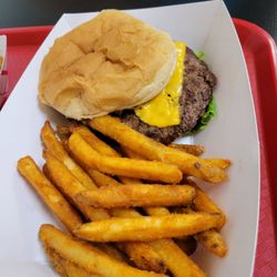 C-Dub's Cruise'n Dairy Bar - Burger