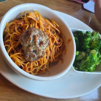 BJ's Restaurant & Brewhouse - Kids build your own pasta (spaghetti with meatballs and side of broccoli - Pizza Near Me - New Braunfels, Texas BJ's Restaurant & Brewhouse - Kids build your own pasta (spaghetti with meatballs and side of broccoli - Pizza Near Me - New Braunfels, Texas