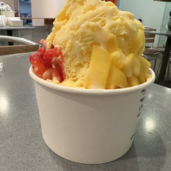Salju Dessert - Mango snow with strawberry, mango and mochi - Desserts Near Me - Alhambra, California Salju Dessert - Mango snow with strawberry, mango and mochi - Desserts Near Me - Alhambra, California