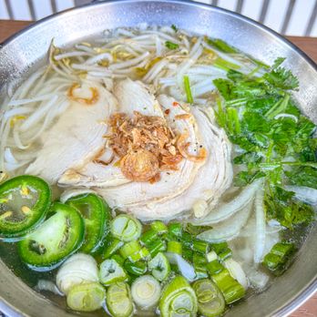 The Pho Fix - Chicken pho bowl with sliced chicken and chicken broth - Vietnamese Near Me - Shenandoah, Texas The Pho Fix - Chicken pho bowl with sliced chicken and chicken broth - Vietnamese Near Me - Shenandoah, Texas
