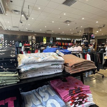 Foot Locker - clothing - Shoe Stores Near Me - Kapolei, Hawaii Foot Locker - clothing - Shoe Stores Near Me - Kapolei, Hawaii