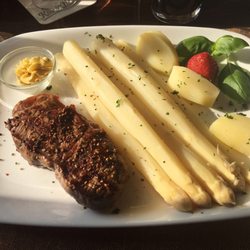 Steakhaus Angus - Frischer Spargel mit Rumpsteak und Kartoffeln