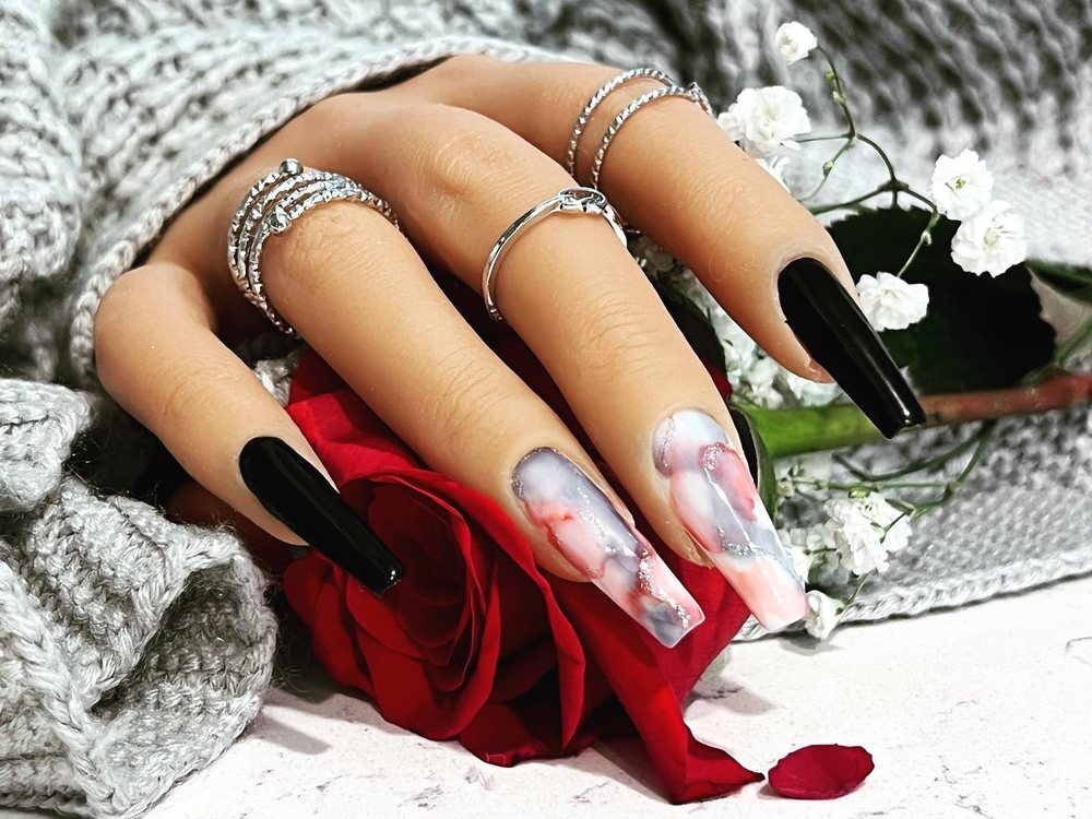 Simply Pretty Nails Logo