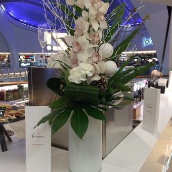 Frizzenti - It's always decorated with some lovely set of flowers.. - Champagne Bars Near Me - Birmingham, XWM Frizzenti - It's always decorated with some lovely set of flowers.. - Champagne Bars Near Me - Birmingham, XWM