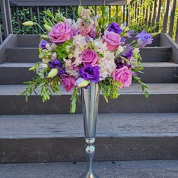 Huyen Flowers - Stunning large arrangement!