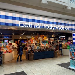 Exterior outside entrance of Bath & Body Works - Bath & Body Works - Columbus, Ohio Exterior outside entrance of Bath & Body Works - Bath & Body Works - Columbus, Ohio