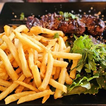 Goutu Bar and Restaurant - Beef Skewer with fries and salad - French Near Me - Lisieux, 14