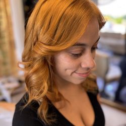 Belleza Divina Beauty Salon / Dominican Style