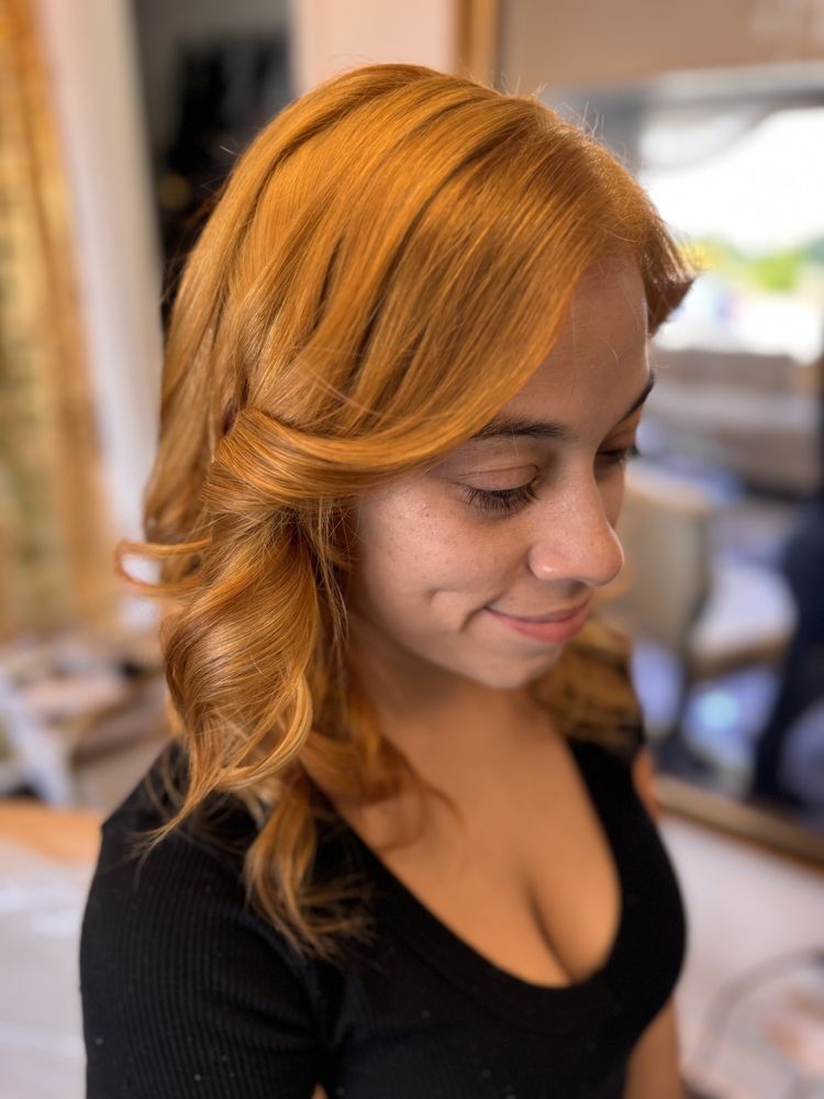Belleza Divina Beauty Salon / Dominican Style Logo