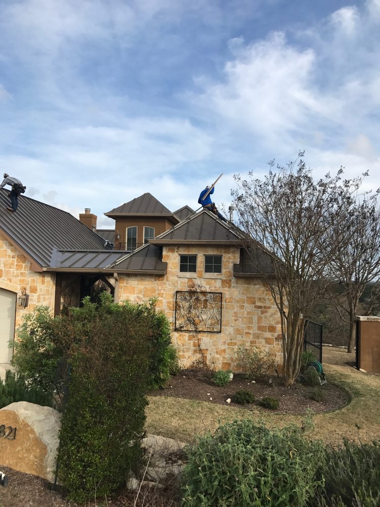 PYRAMID ROOFING & CONSTRUCTION Updated October 2024 14925 Stuebner