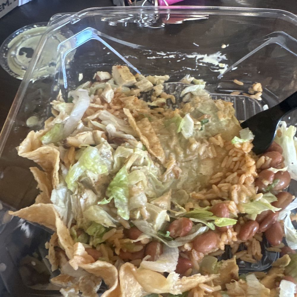 Delicious Chicken Tostada (no dressing) Delicious Chicken Tostada (no dressing)