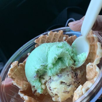Kilwins - How is this considered to be 2 scoops??? - Chocolatiers & Shops Near Me - Port Jefferson, New York Kilwins - How is this considered to be 2 scoops??? - Chocolatiers & Shops Near Me - Port Jefferson, New York