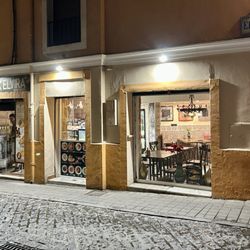 Papas Elvira - Exterior.
