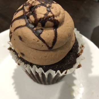 Jennivee’s Bakery - Chocolate Leche (I think) - Desserts Near Me - Chicago, Illinois Jennivee’s Bakery - Chocolate Leche (I think) - Desserts Near Me - Chicago, Illinois