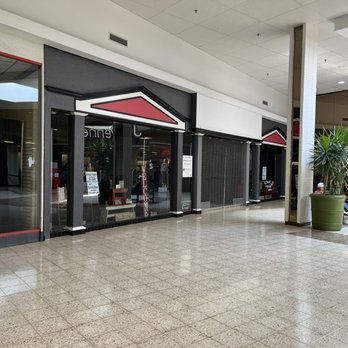 Colony Square Mall - Many empty stores - Shopping Centers Near Me - Zanesville, Ohio