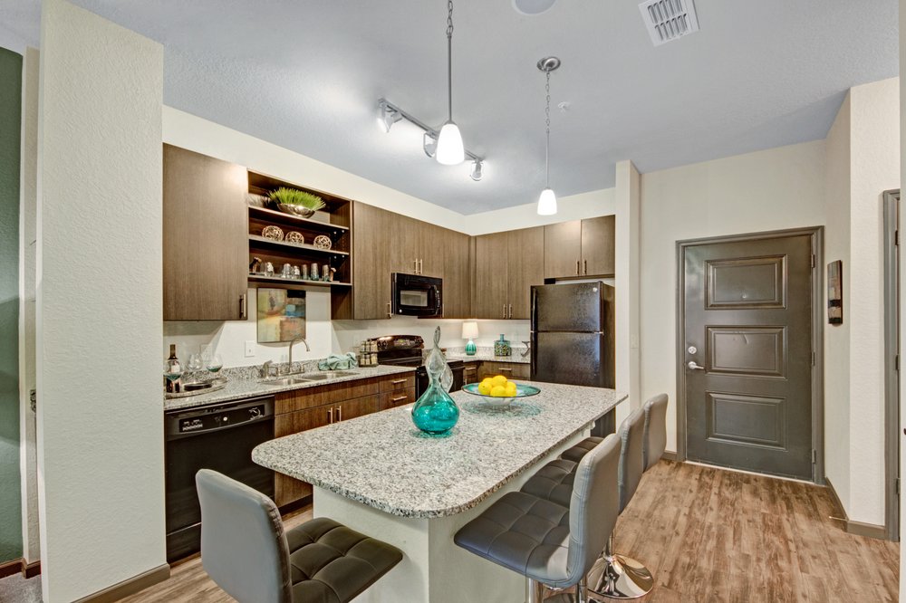 THE COURTNEY AT LAKE SHADOW Updated October 2024 24 Photos 545 S