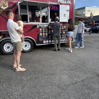 Cascadia Pizza - Soooo many good choices at this food truck. Easy in and easy out. Just a few minutes off the hwy. - Pizza Near Me - North Bend, Washington Cascadia Pizza - Soooo many good choices at this food truck. Easy in and easy out. Just a few minutes off the hwy. - Pizza Near Me - North Bend, Washington