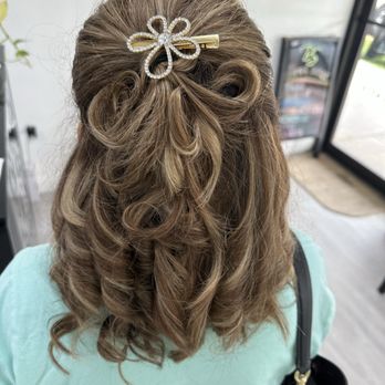 Blondie Salon - Updo half up half down - Blow Dry/Out Services Near Me - Margate, Florida