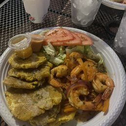 Grilled shrimp with fried plantains