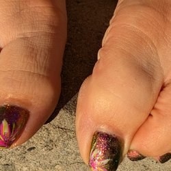 Dreamy Nails and Spa - Color shifting polish and floral nail art