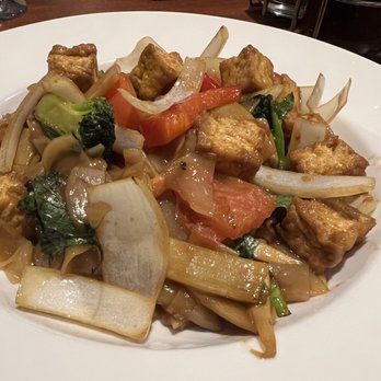 Natalee Thai Cuisine - Pad Kee Mao (drunken noodles) with tofu (vegan!) - Thai Near Me - Yreka, California Natalee Thai Cuisine - Pad Kee Mao (drunken noodles) with tofu (vegan!) - Thai Near Me - Yreka, California