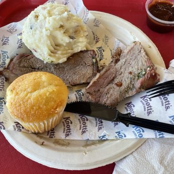 Boardwalk BBQ - Tri tip bbq with mashed potatoes - New American Near Me - Buena Park, California Boardwalk BBQ - Tri tip bbq with mashed potatoes - New American Near Me - Buena Park, California