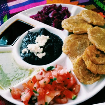Doña Irma - Tostones - Bananenchips mit Beilagen - Mexican Near Me - Vienna, 9