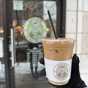 Ludlow Charlingtons Coffee Shop - Iced snickerdoodle latte with oat milk - Coffee & Tea Near Me - Chicago, Illinois Ludlow Charlingtons Coffee Shop - Iced snickerdoodle latte with oat milk - Coffee & Tea Near Me - Chicago, Illinois