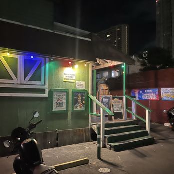 Suzie Wong's Hideaway - Dive Bars Near Me - Honolulu, Hawaii Suzie Wong's Hideaway - Dive Bars Near Me - Honolulu, Hawaii