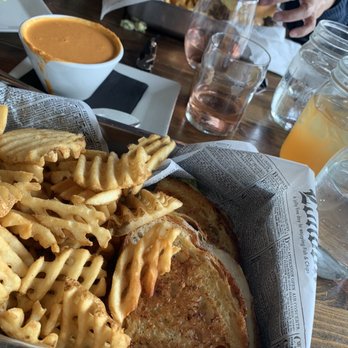 The Committed Pig - American Near Me - Summit, New Jersey