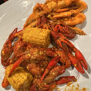 Hot N Juicy Crawfish - 1 lb fresh crawfish 1 lb shrimp head-on Both Hot n Juicy medium 2 Corn and 1 boiled egg - Cajun/Creole Near Me - Orlando, Florida
