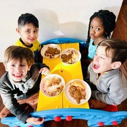 Wonder World WoodlandHills - Breakfast time with friends