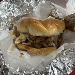 B & M Bar B Que - Oakwood Village - Pulled pork