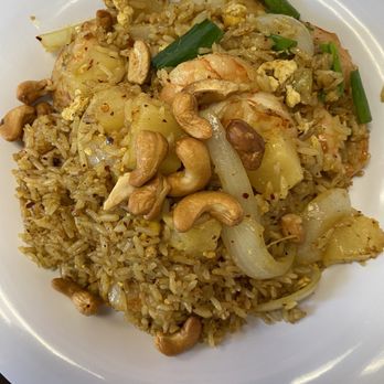 Masaman Thai Kitchen - Pineapple fried rice with shrimp - Thai Near Me - Birmingham, Alabama
