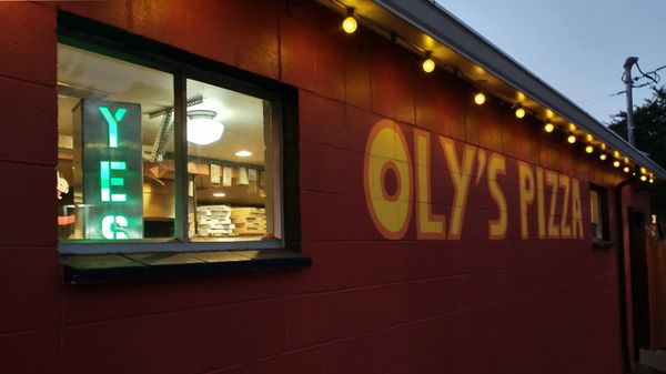Oly's Pizza by null