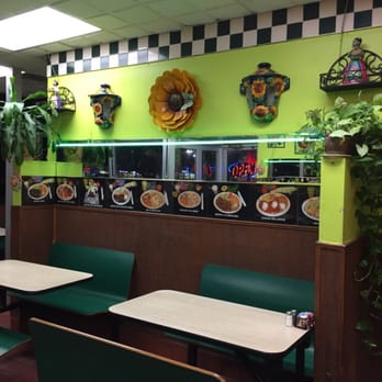 El Faro 3 - The cute deco - Mexican Near Me - Elgin, Illinois