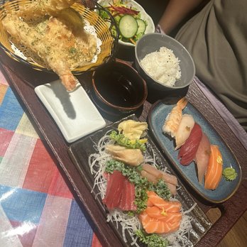 Hamaru Sushi - Japanese Near Me - Toronto, Ontario