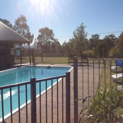Elfin Hill Motel - The pool looking over the hunter valley