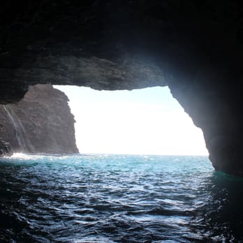 Na Pali Experience - Na Pali Experience - Backing Into A Sea Cave - Boating Near Me - Kekaha, Hawaii Na Pali Experience - Na Pali Experience - Backing Into A Sea Cave - Boating Near Me - Kekaha, Hawaii