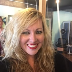 Thanks to the awesome Ashley Hansen boosting up my blond highlights and going with my natural wave!