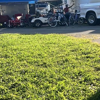 Beech Bend Park - Large majority of the RVs were similar to this or was obvious people were living here or staying for long periods of time. - Amusement Parks Near Me - Bowling Green, Kentucky