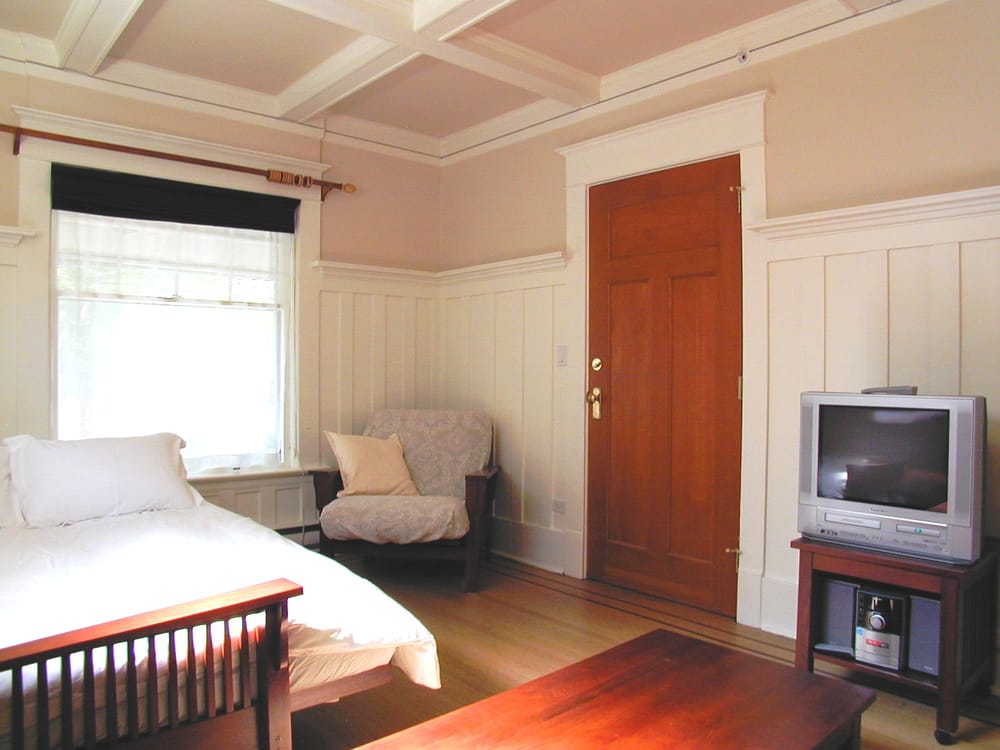 KITSILANO SUITES Updated August 2024 18 Photos 2465 West 6th