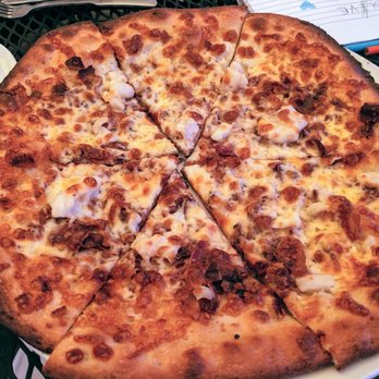 Brew Fish Bar and Eatery - bacon & scallop pizza that was cooked past "crispy" and toward "burnt" - Gastropubs Near Me - Marion, Massachusetts