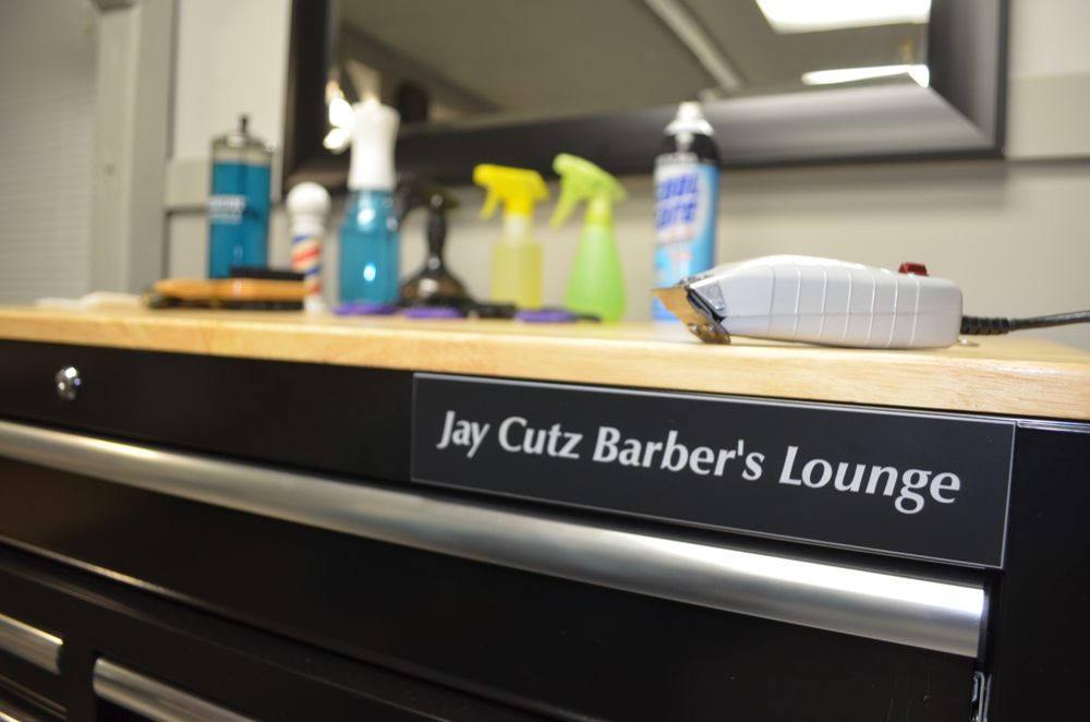 Jay Cutz Barbers Lounge Logo